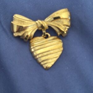 Vintage Avon heart brooch